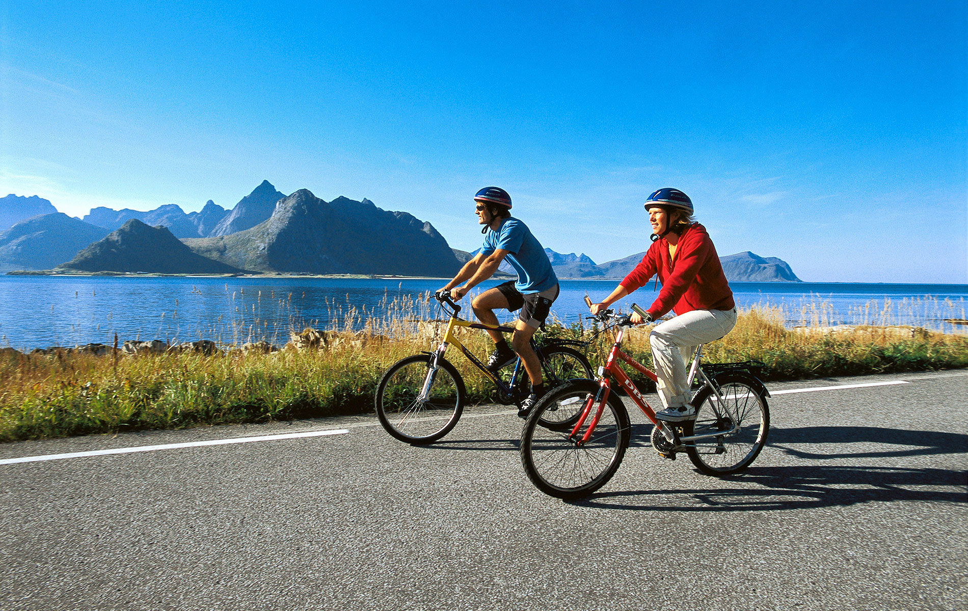 Syklister i Lofoten