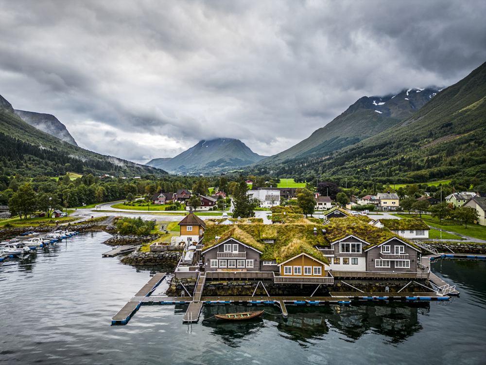 Sagafjord Hotel - Hotel by Hjørundfjorden and in the heart of the mountain paradise in Sunnmøre - Western Norway.