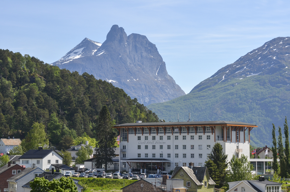 Grand Hotel in Åndalsnes - near the Trollstigen and Trollveggen in Romsdalen