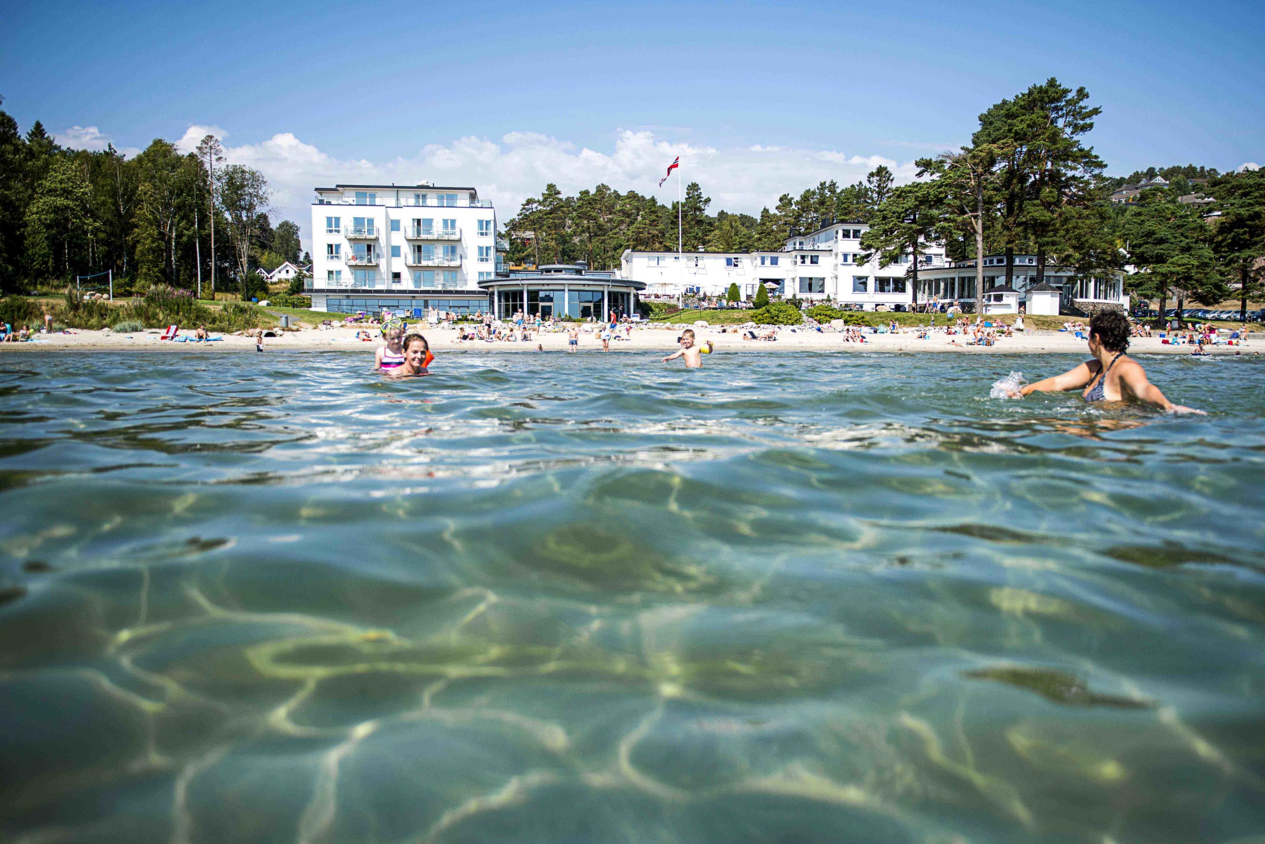 Sommer og bading på Strand Hotel Fevik